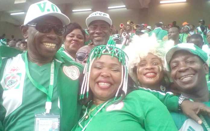 Nigeria&acirc;s supporters club caught fighting at Uyo Airport over traveling arrangement to Tunisia [VIDEO]