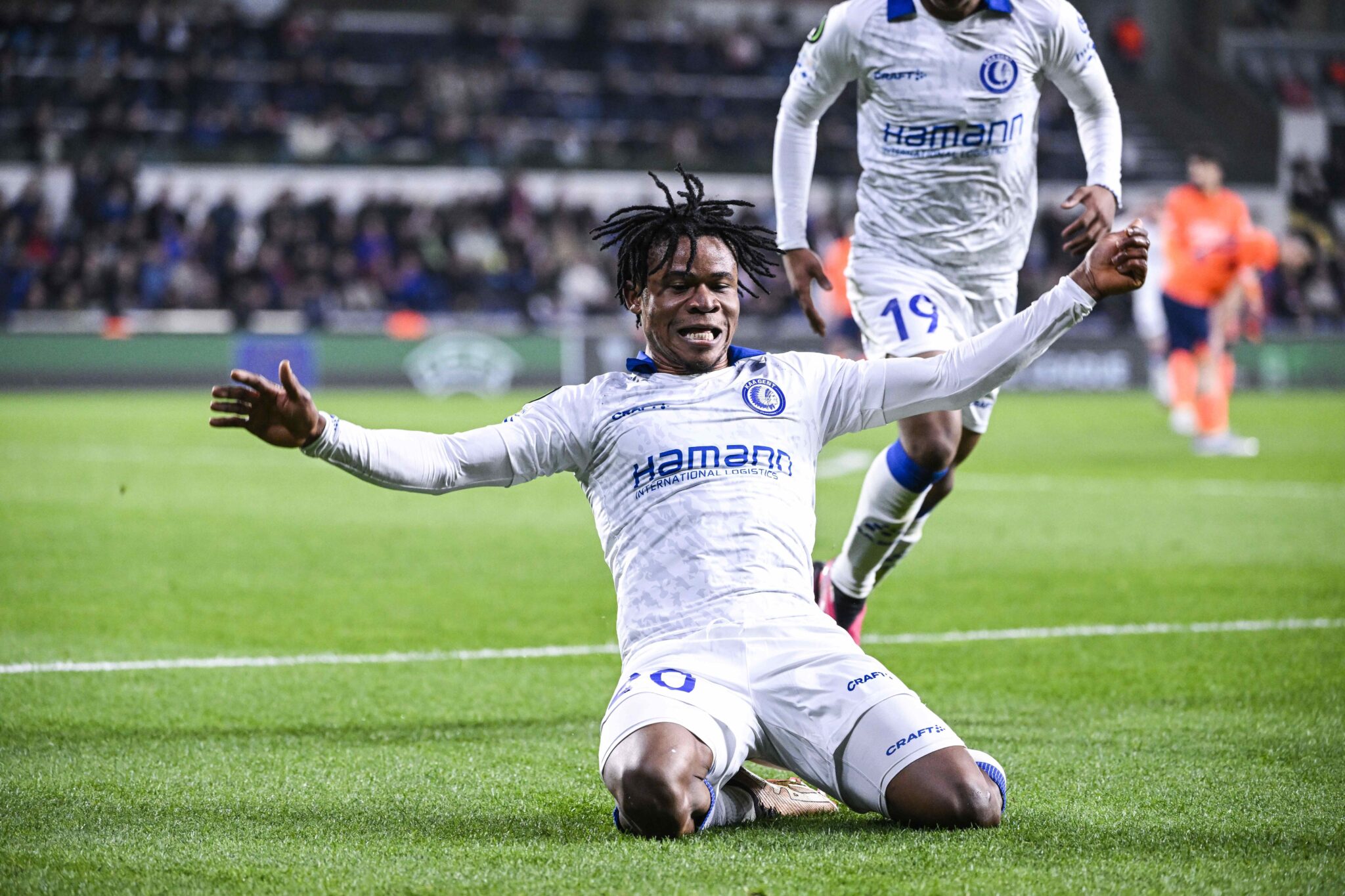 Gift Orban with the knee-slide celebration