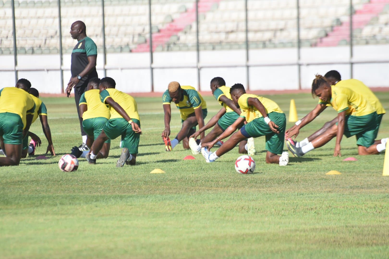 Bendel Insurance warm up for ASO Chlef