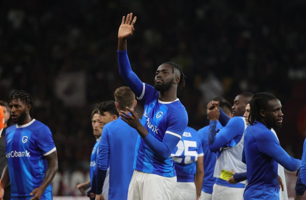 Tolu Arokodare waves to the crowd