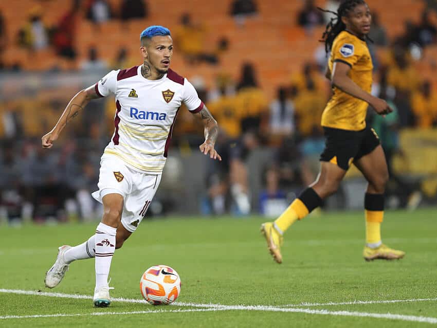 Stellenbosch vs Kaizer Chiefs with Junior Mendieta in action