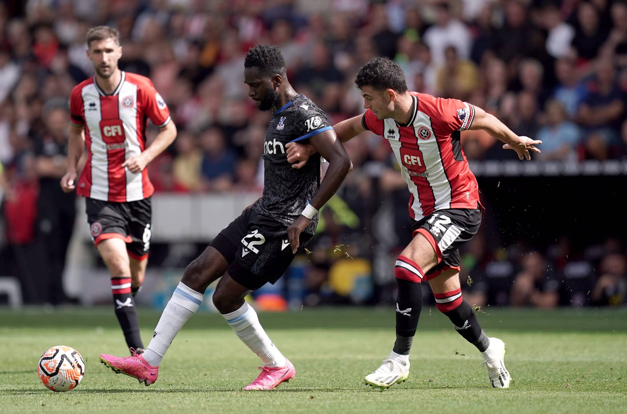 Odsonne Edouard passes the ball forward