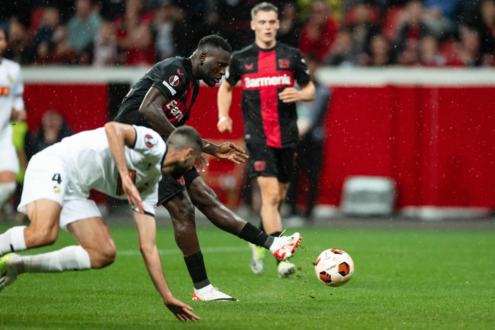 Leverkusen's Victor Boniface scores to 3:0.