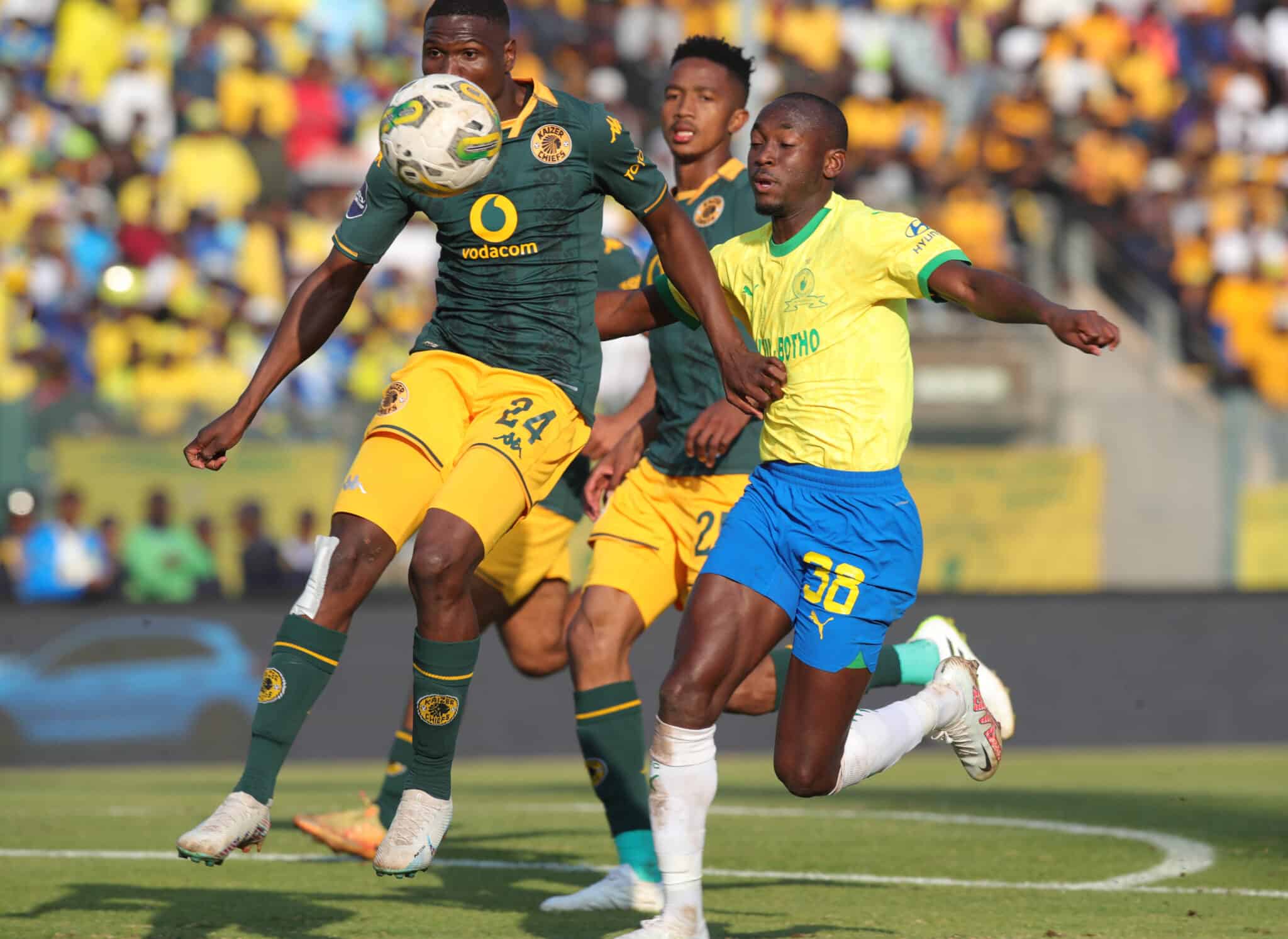 kaizer chiefs vs mamelodi sundowns live clash in the MTN8 semi final