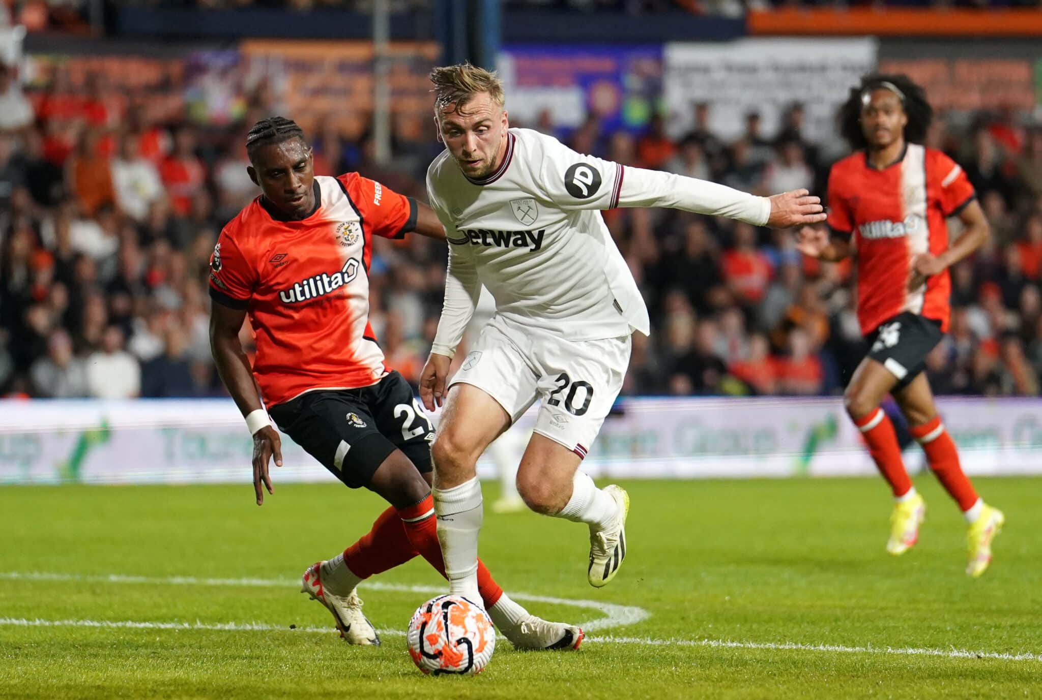 Jarrod Bowen tries to beat his marker