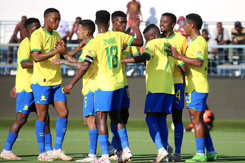 Mamelodi Sundowns players celebrate goal against Bumamuru