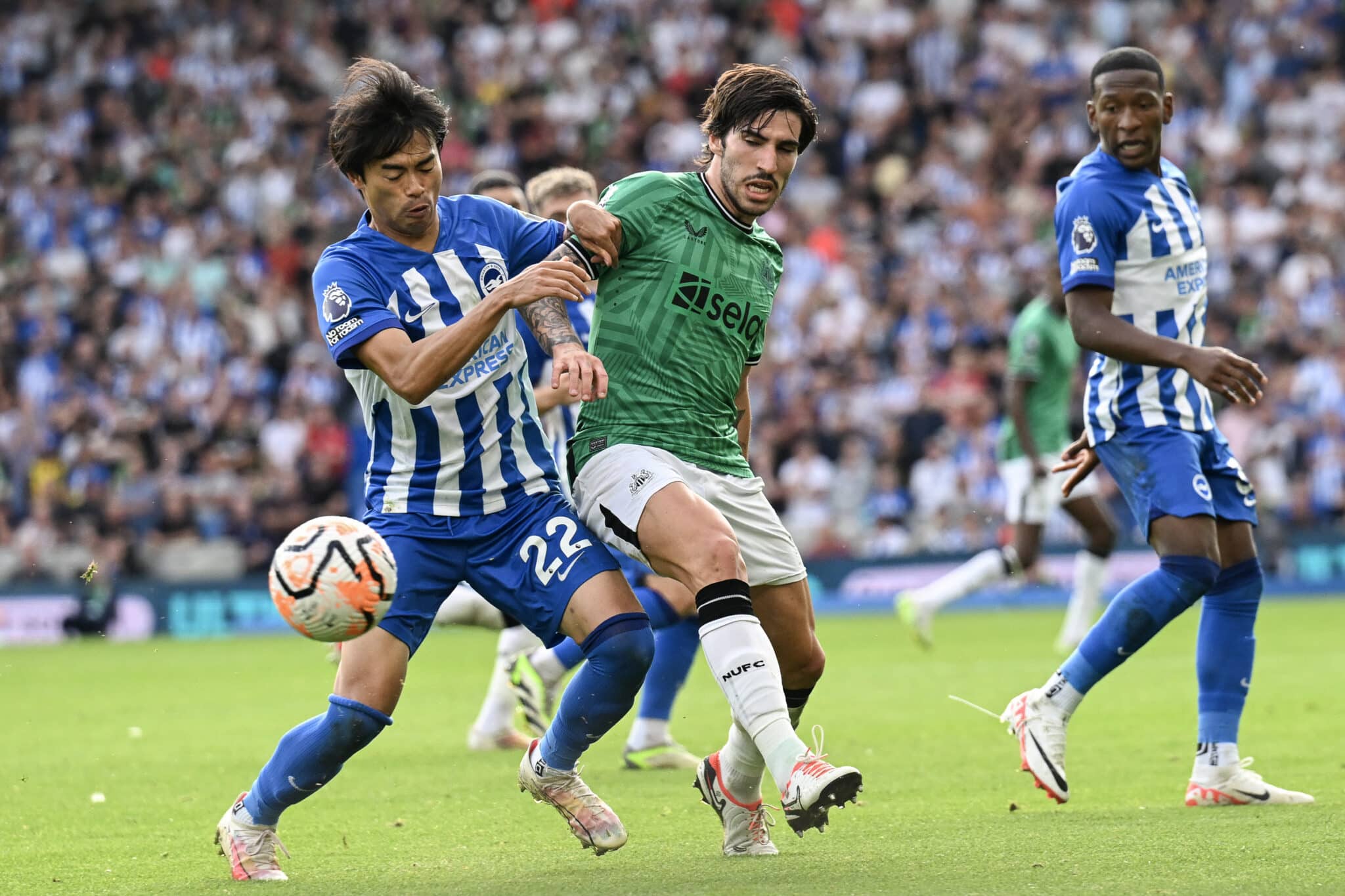 Mitoma fights for the ball