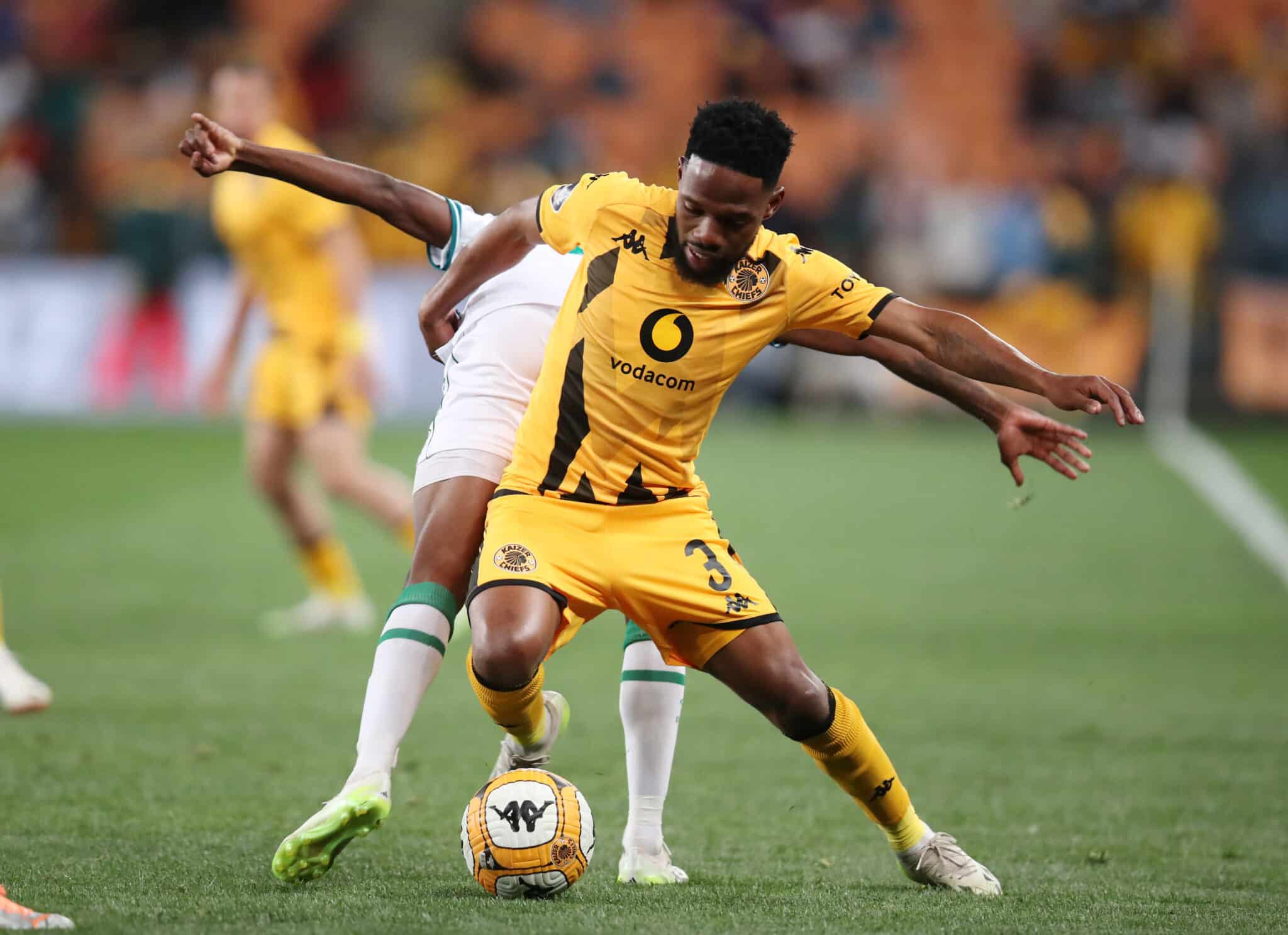 Mduduzi Mdantsane of Kaizer Chiefs challenged by Tshepang Moremi of AmaZulu during the DStv Premiership 2023/24 match between Kaizer Chiefs and AmaZulu