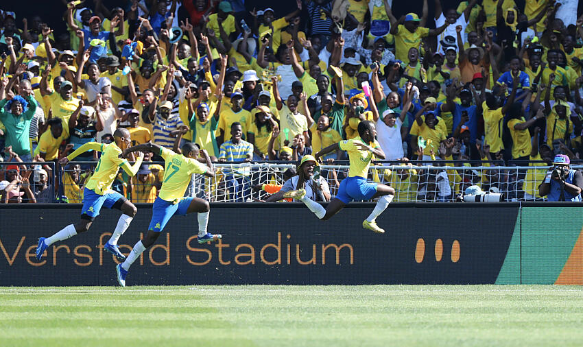 Peter Shalulile celebrates goal