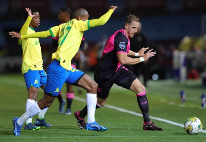 Mamelodi Sundowns maintain perfect record in 3-0 victory over Cape Town Spurs