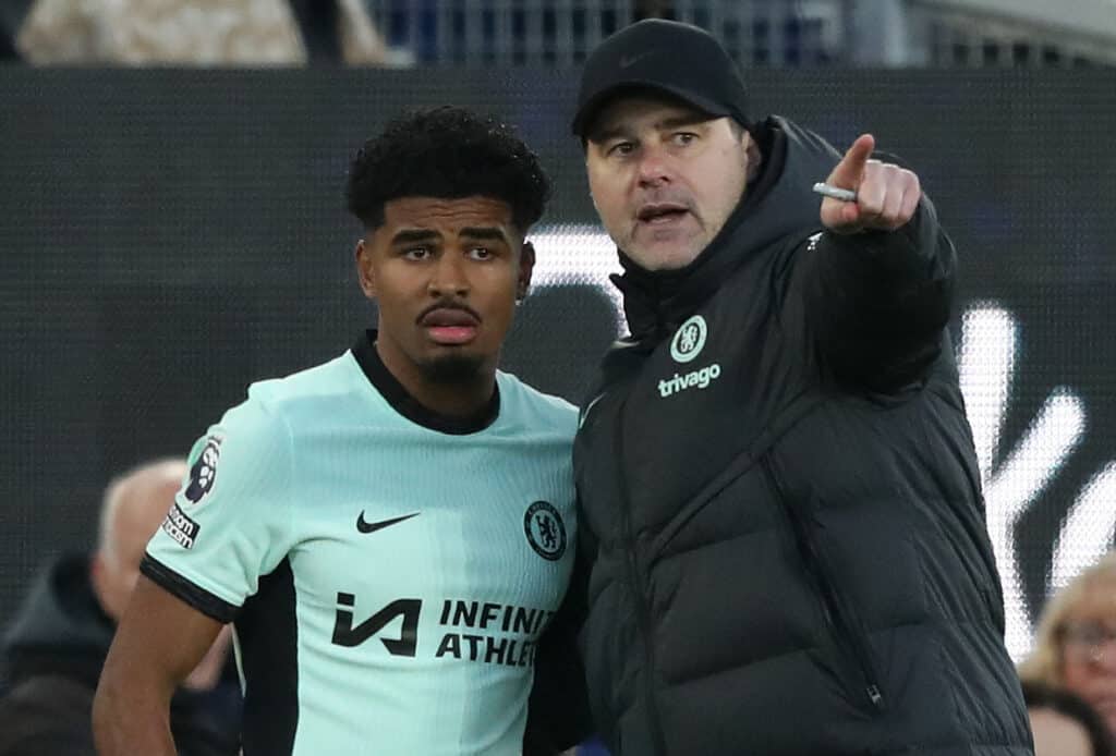 Chelsea manger Mauricio Pochettino issues instruction to substitute Ian Maatsen 