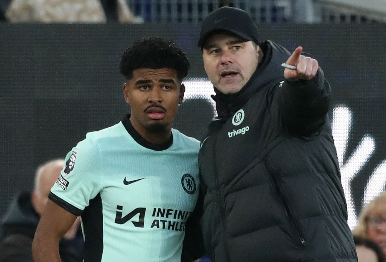 Chelsea manger Mauricio Pochettino issues instruction to substitute Ian Maatsen 