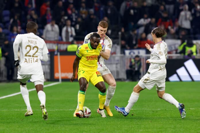 Moses Simon signs new contract with Nantes