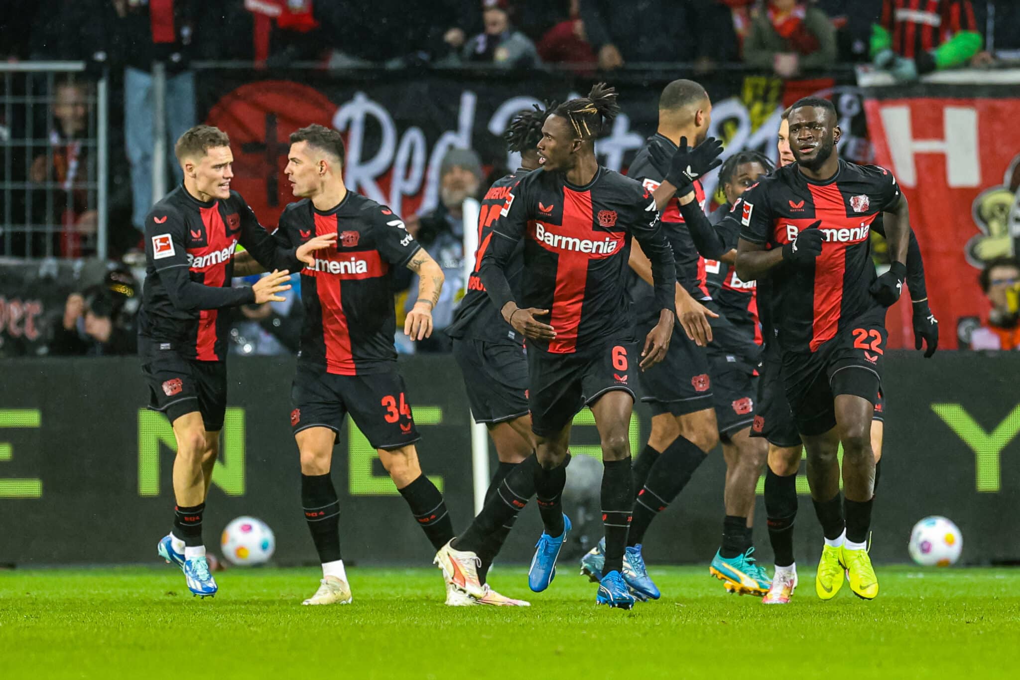 victor boniface celebrates with teammates