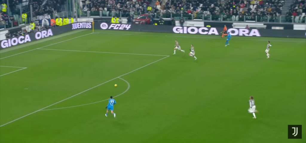 Osimhen handicapped? 5 times Napoli players refused to pass to Nigeria striker 2 Osimhen passing the ball to teammate