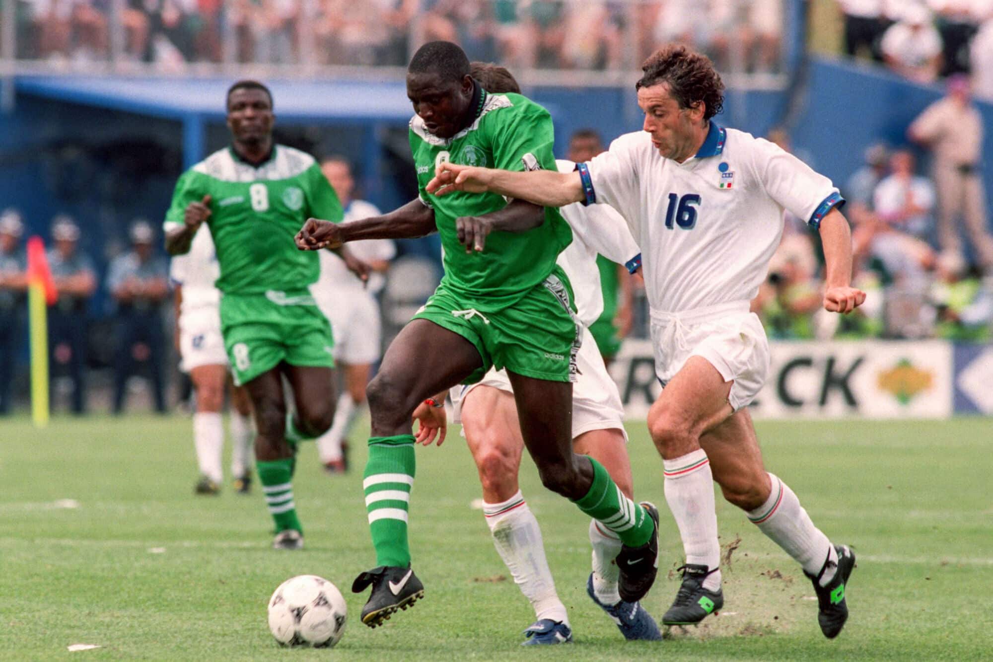 Rashidi Yekini contends with Roberto Donadoni in Super Eagles vs Italy 1994 FIFA World Cup 