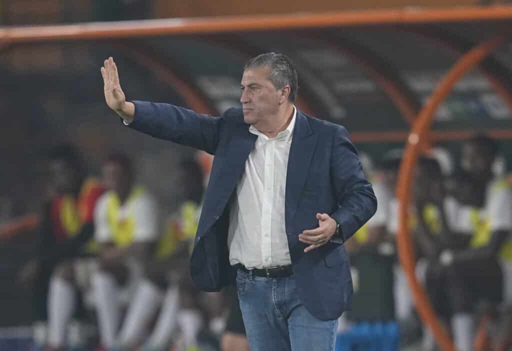 Nigerians must apologise to Jose Peseiro