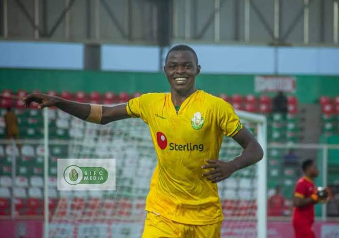 Benjamin Tanimu biography, state of origin, club career, salary 2 Benjamin Tanimu in action for Bendel Insurance