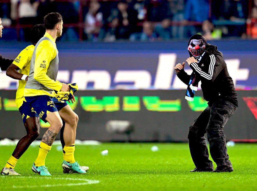 Bright Osayi-Samuel fighting off a pitch invader